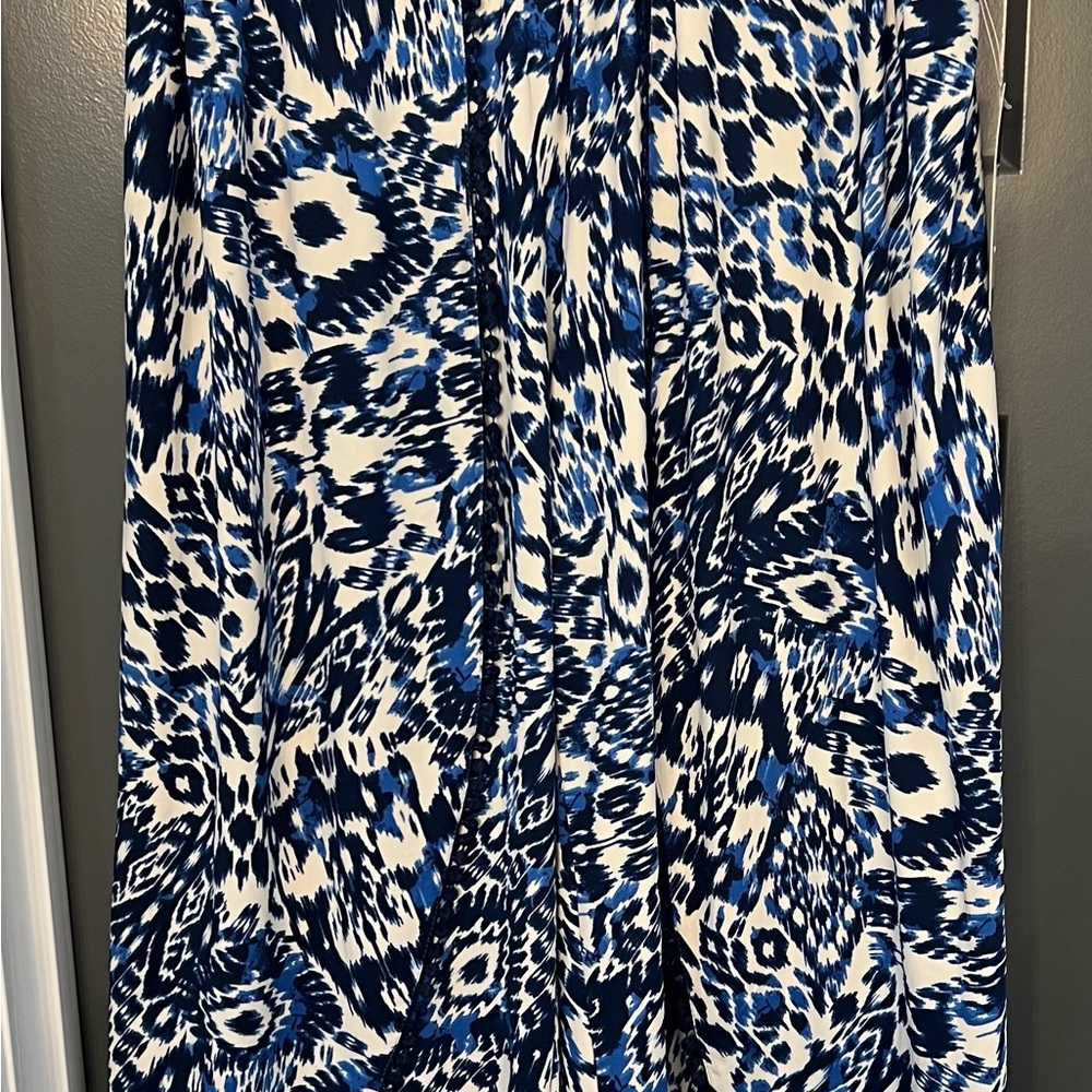 Robert Louis Blue and White women’s Capri pants size 1X NWT
Beach, pool party,